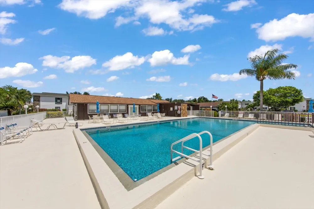 5400 34TH STREET W #15D Bradenton, FL 34210