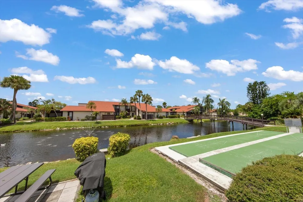 5400 34TH STREET W #15D Bradenton, FL 34210