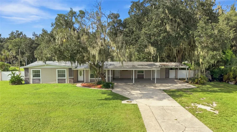 5106 THONOTOSASSA ROAD Plant City, FL 33565