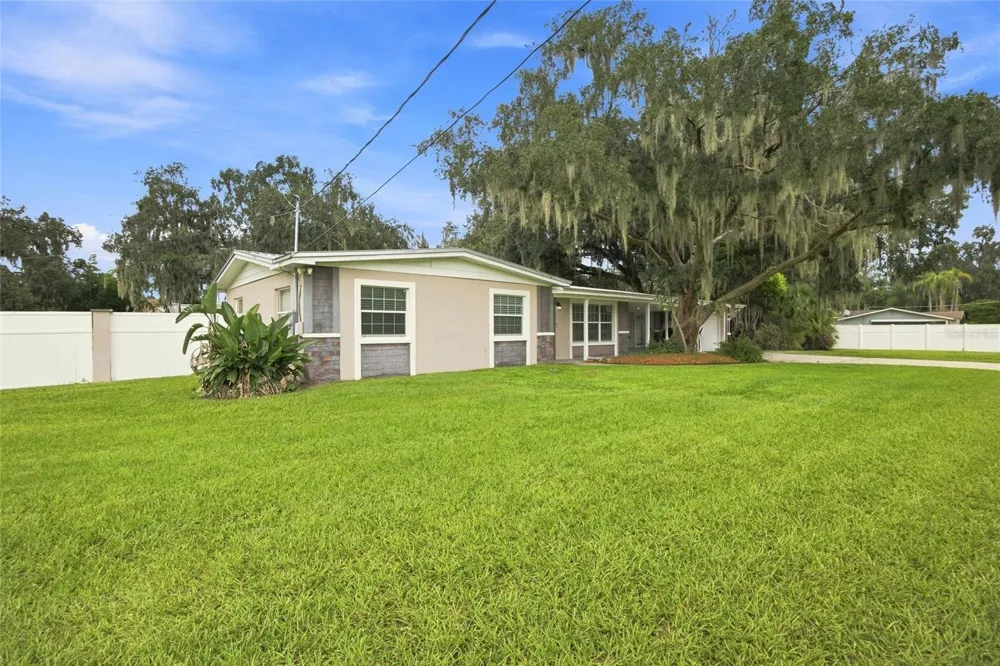 5106 THONOTOSASSA ROAD Plant City, FL 33565