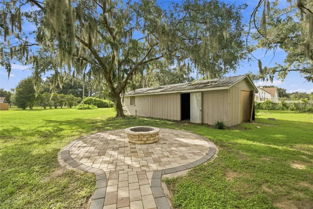 5106 THONOTOSASSA ROAD Plant City, FL 33565