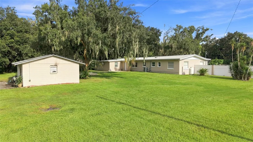 5106 THONOTOSASSA ROAD Plant City, FL 33565