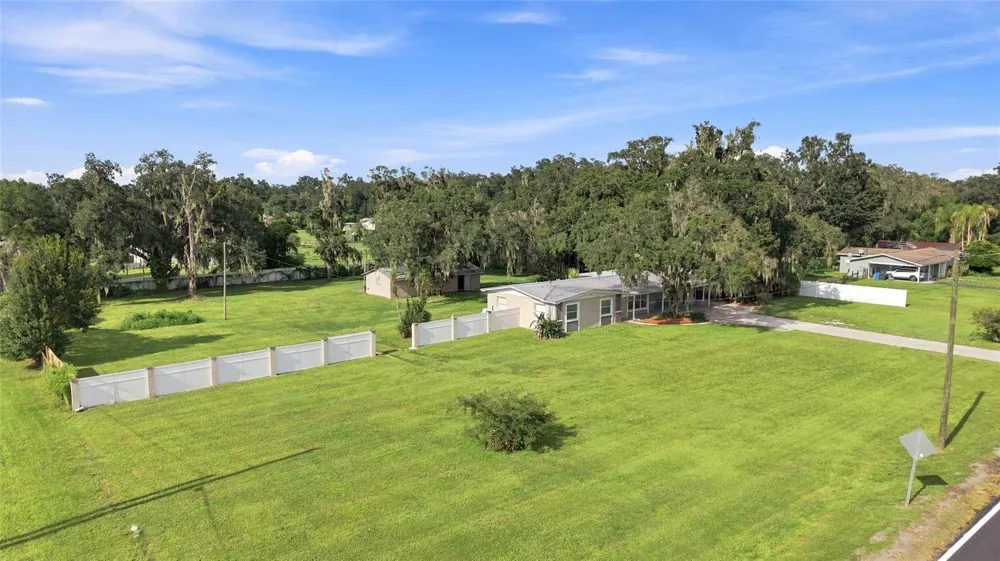 5106 THONOTOSASSA ROAD Plant City, FL 33565