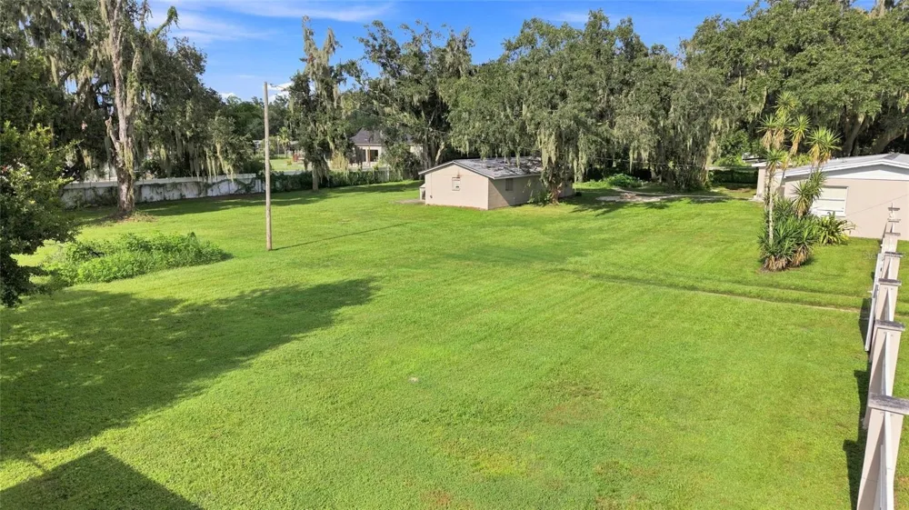 5106 THONOTOSASSA ROAD Plant City, FL 33565