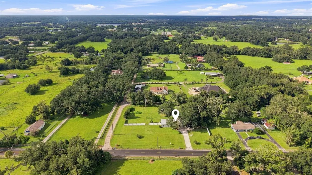 5106 THONOTOSASSA ROAD Plant City, FL 33565