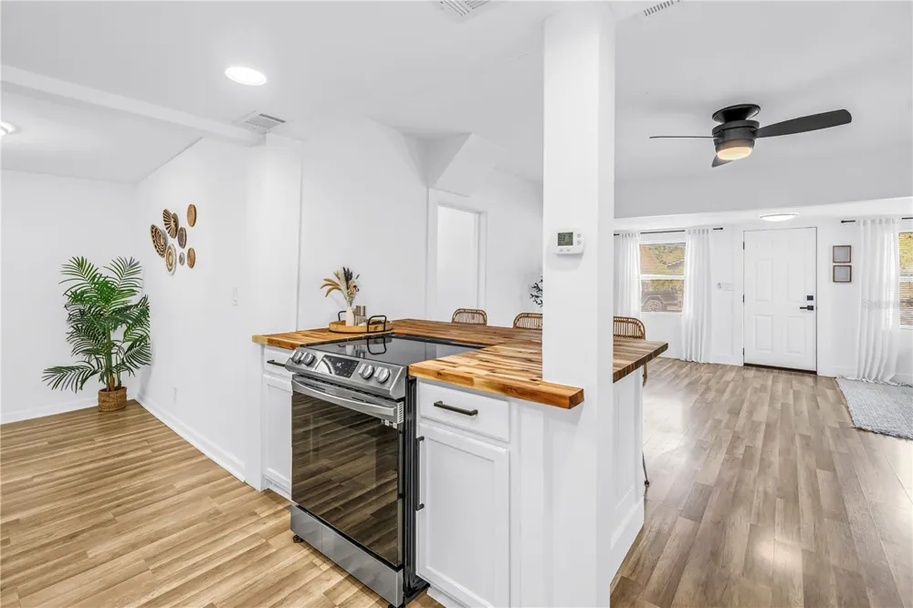 1537 39TH STREET S St Petersburg, FL 33711