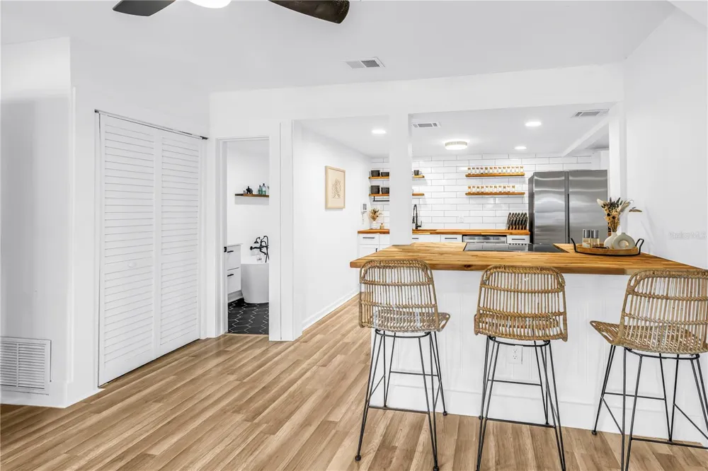 1537 39TH STREET S St Petersburg, FL 33711