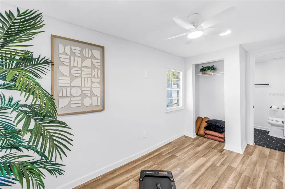 1537 39TH STREET S St Petersburg, FL 33711