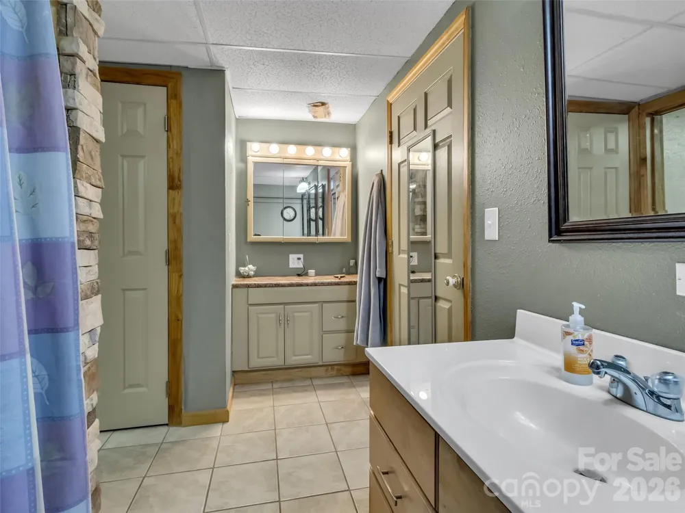 555 Acres View Drive Waynesville, NC 28786