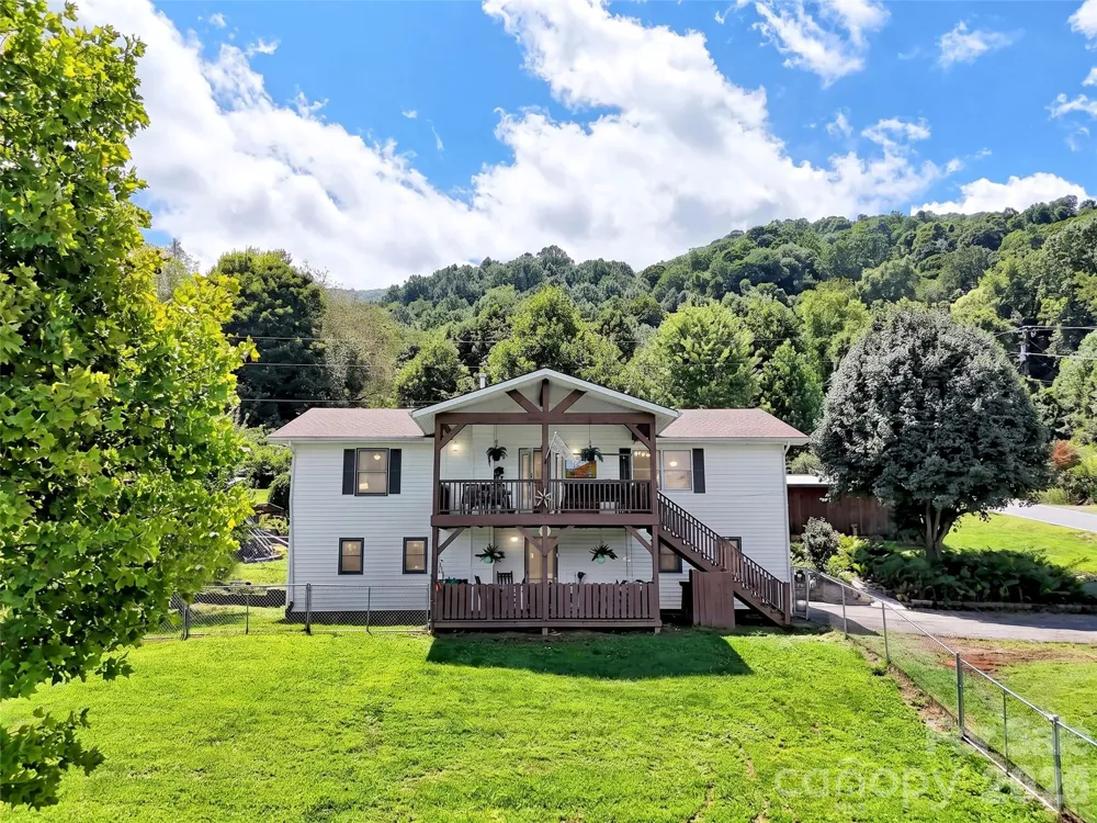 555 Acres View Drive Waynesville, NC 28786