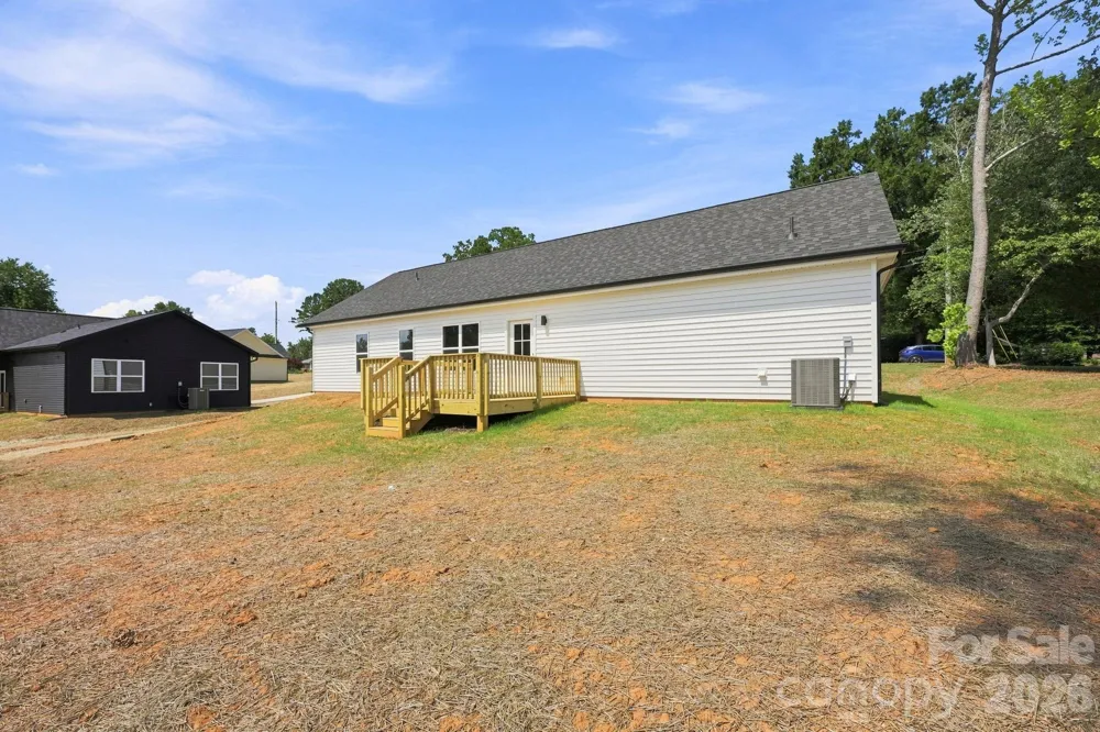 1513 Robin Road Newton, NC 28658