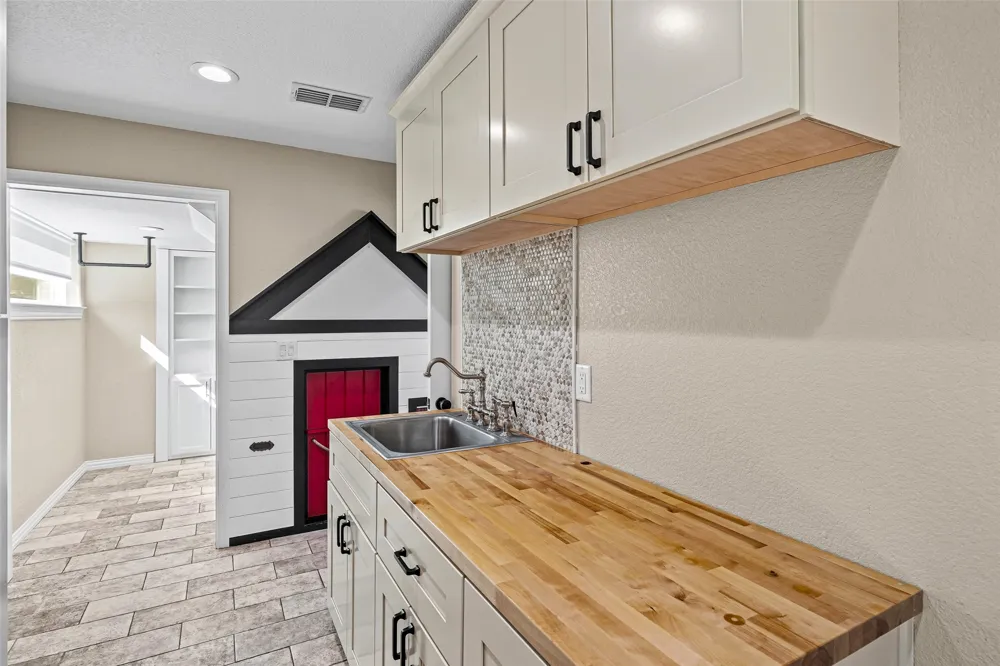 2325 River Road Granbury, TX 76048