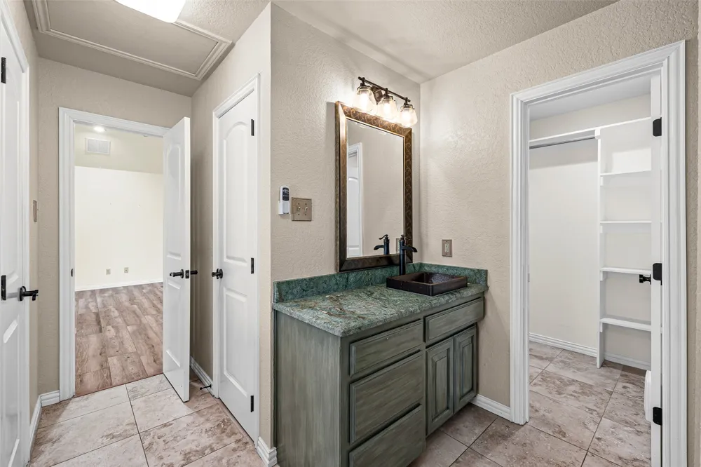 2325 River Road Granbury, TX 76048