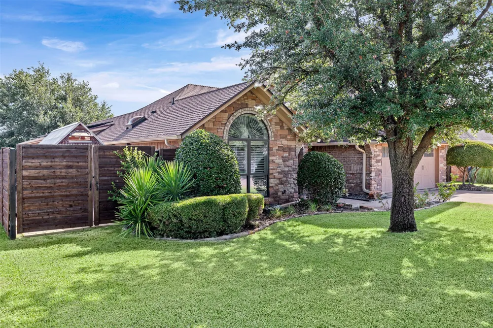 2325 River Road Granbury, TX 76048