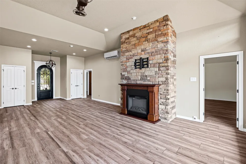 2325 River Road Granbury, TX 76048