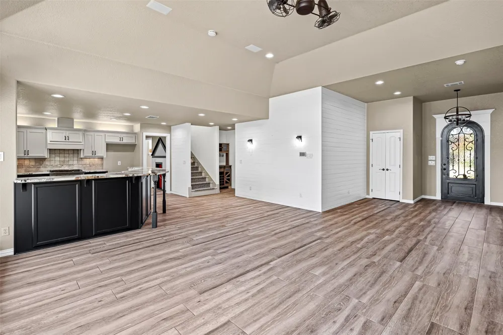 2325 River Road Granbury, TX 76048