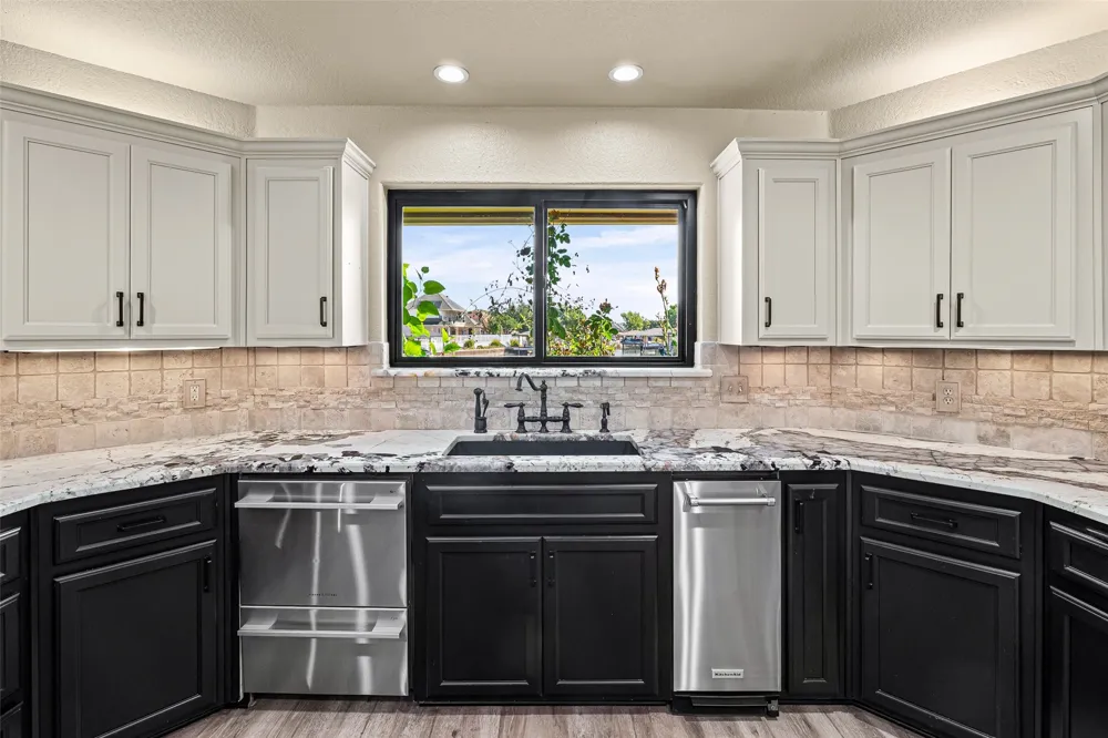 2325 River Road Granbury, TX 76048