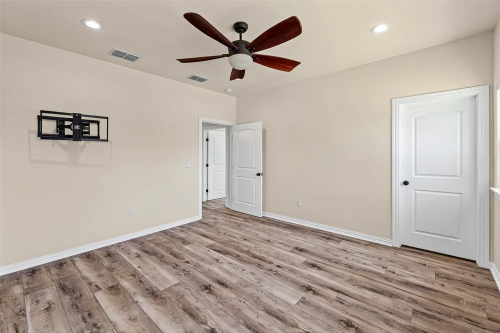 2325 River Road Granbury, TX 76048