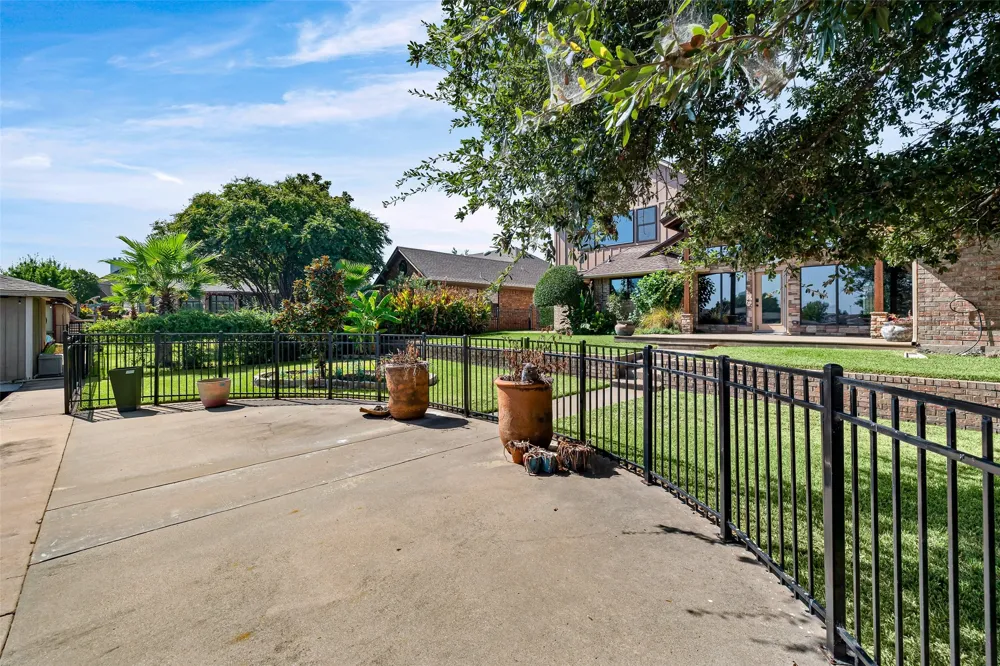 2325 River Road Granbury, TX 76048