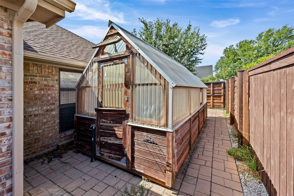 2325 River Road Granbury, TX 76048