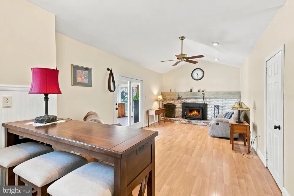 404 HILLTOWN PIKE Line Lexington, PA 18932