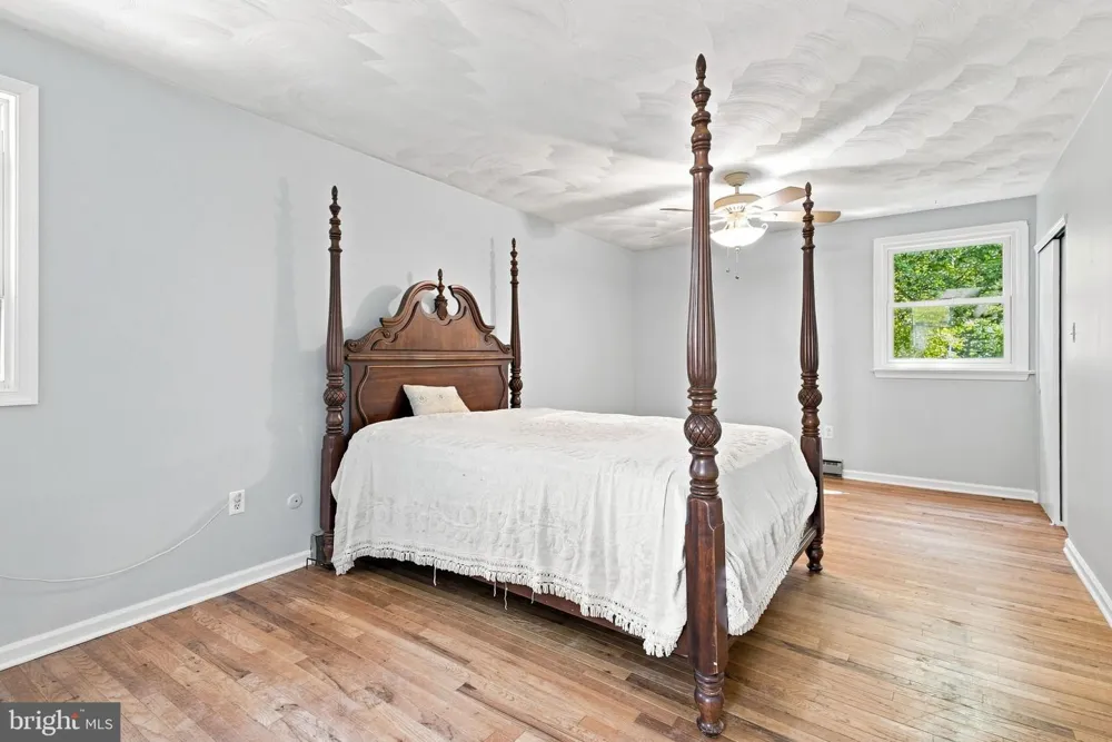 404 HILLTOWN PIKE Line Lexington, PA 18932
