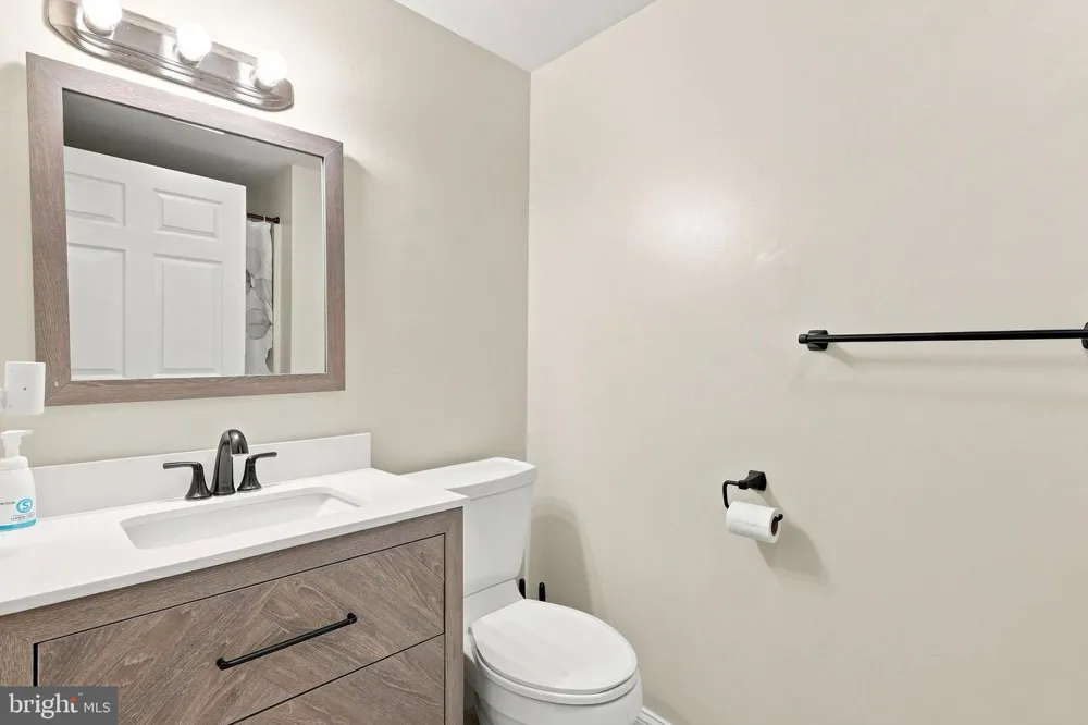 404 HILLTOWN PIKE Line Lexington, PA 18932