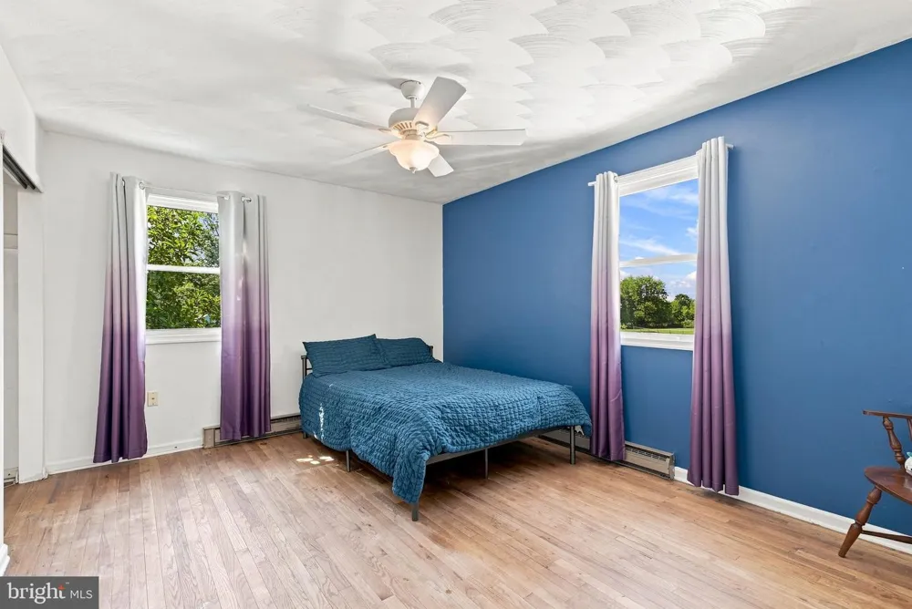 404 HILLTOWN PIKE Line Lexington, PA 18932