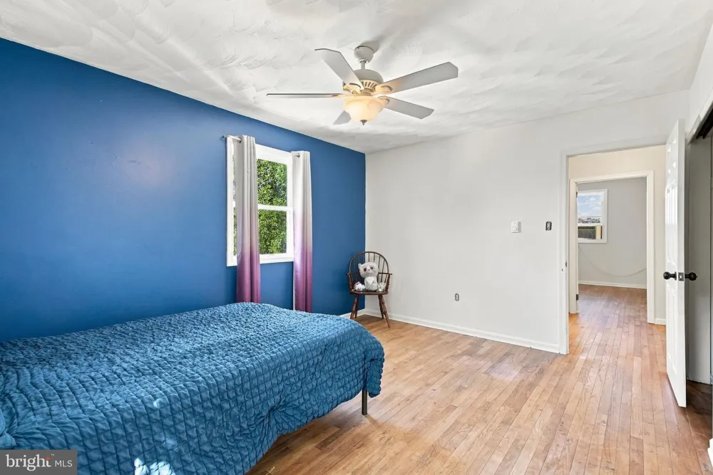 404 HILLTOWN PIKE Line Lexington, PA 18932