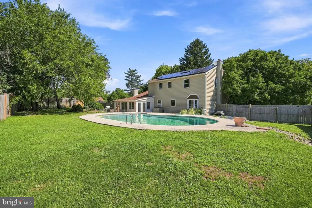 404 HILLTOWN PIKE Line Lexington, PA 18932