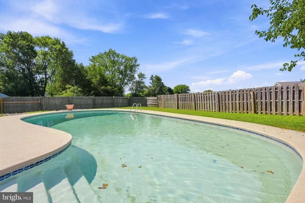404 HILLTOWN PIKE Line Lexington, PA 18932