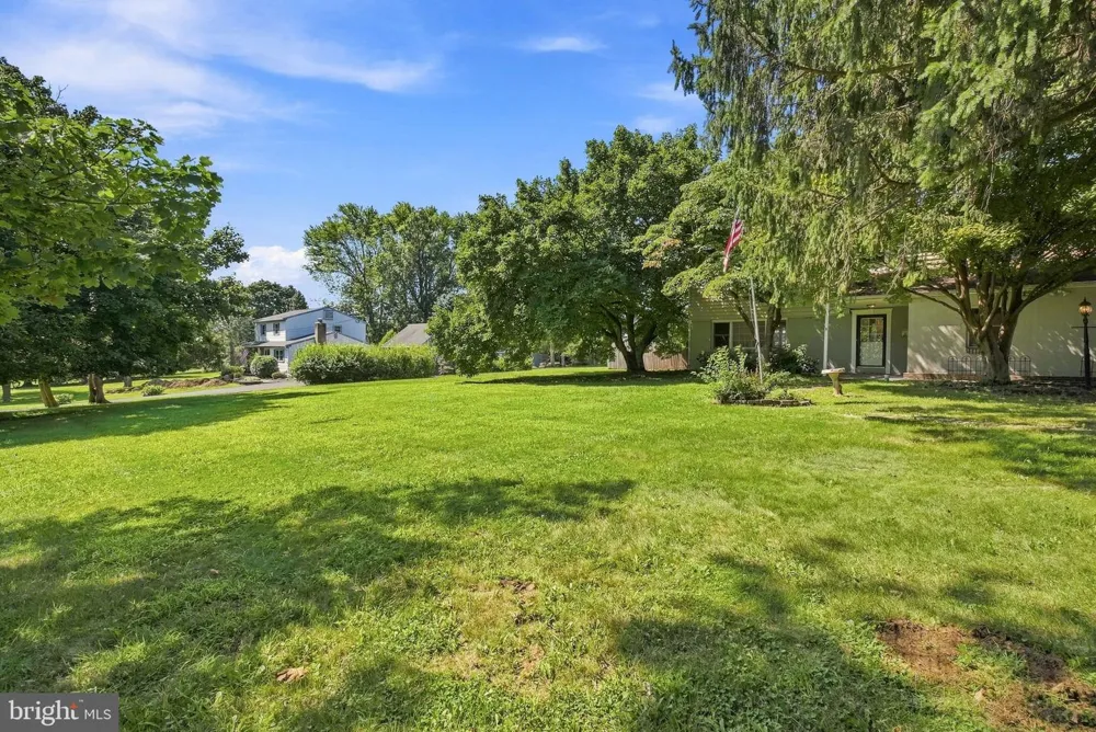 404 HILLTOWN PIKE Line Lexington, PA 18932