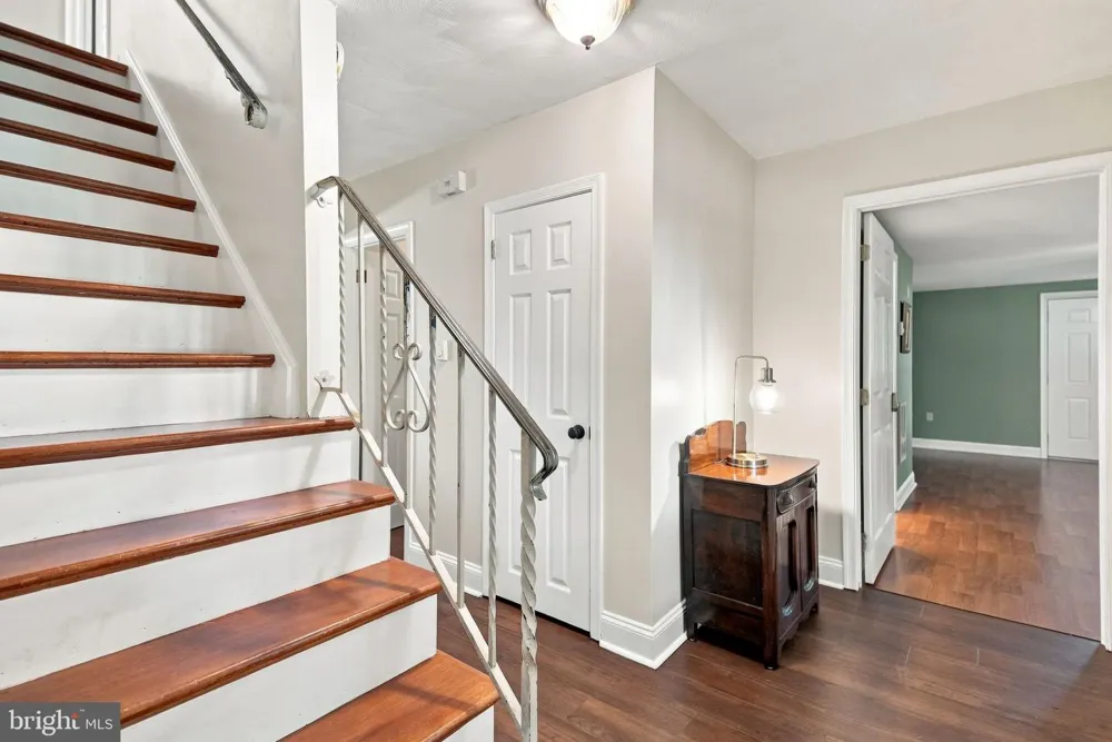 404 HILLTOWN PIKE Line Lexington, PA 18932