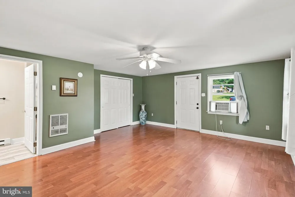 404 HILLTOWN PIKE Line Lexington, PA 18932