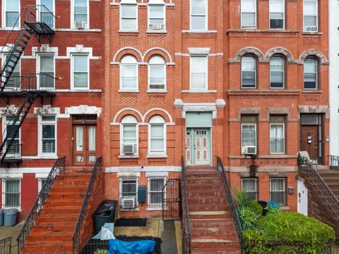 29 MADISON ST