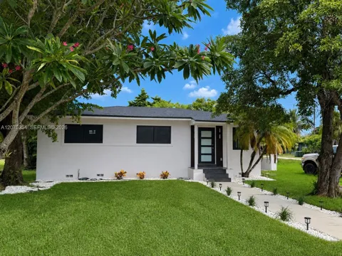 544 NW 12th St