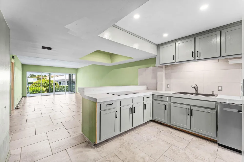 155 Yacht Club Drive #101 North Palm Beach, FL 33408