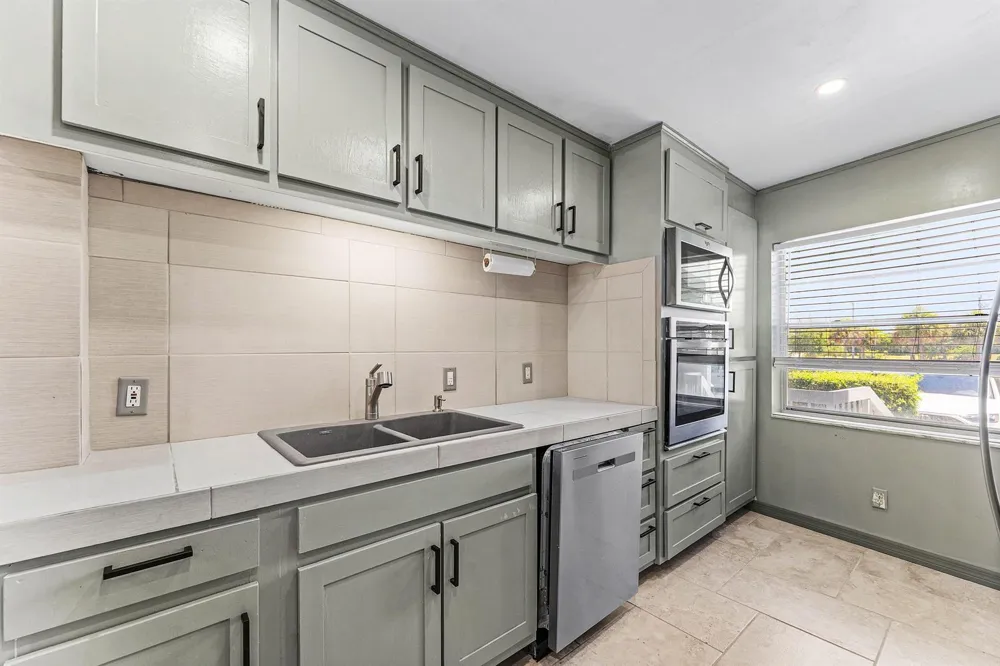 155 Yacht Club Drive #101 North Palm Beach, FL 33408