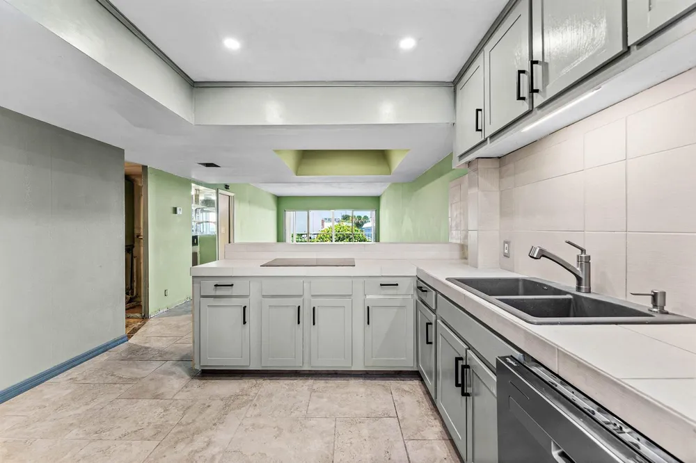 155 Yacht Club Drive #101 North Palm Beach, FL 33408