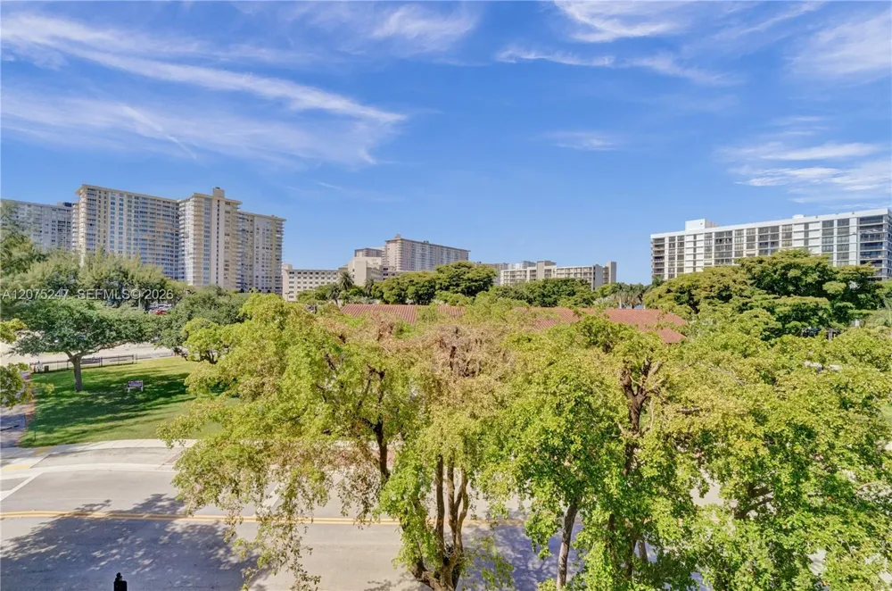 201 178th Dr #403 Sunny Isles Beach, FL 33160