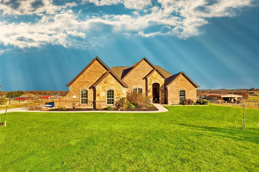 694 Jennings Lane Azle, TX 76020