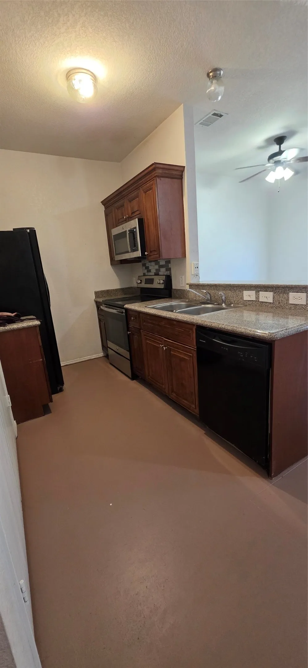 2345 Aldergate Drive Arlington, TX 76012