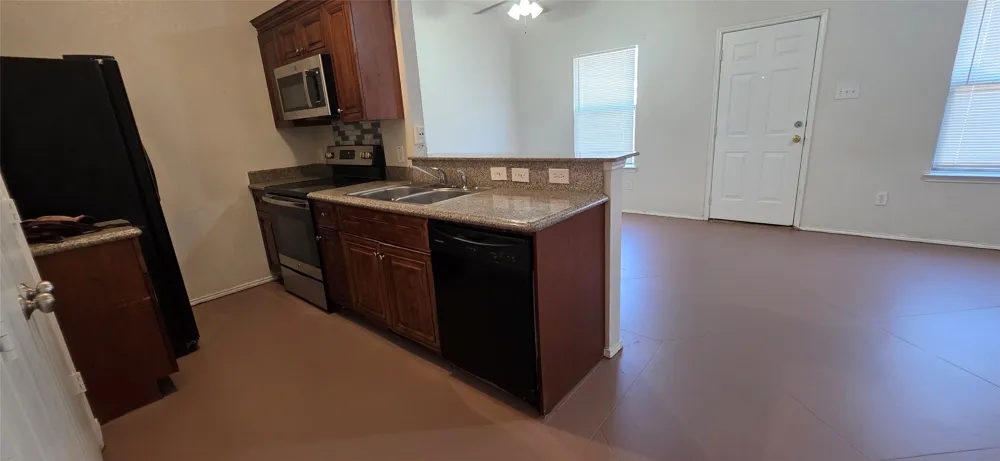 2345 Aldergate Drive Arlington, TX 76012