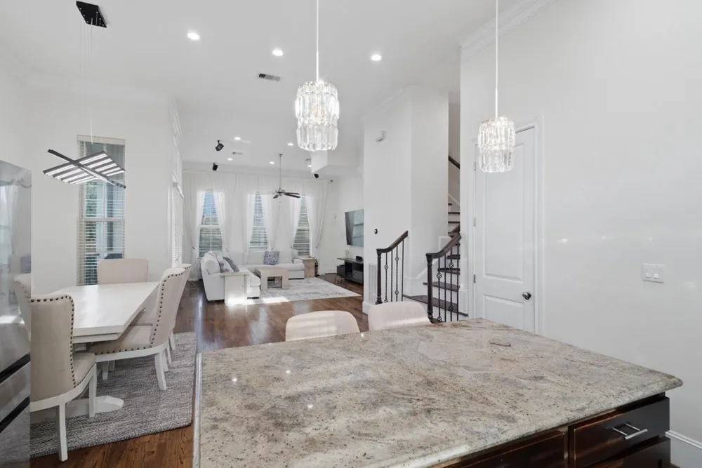 2705 Arabelle Grove Houston, TX 77007