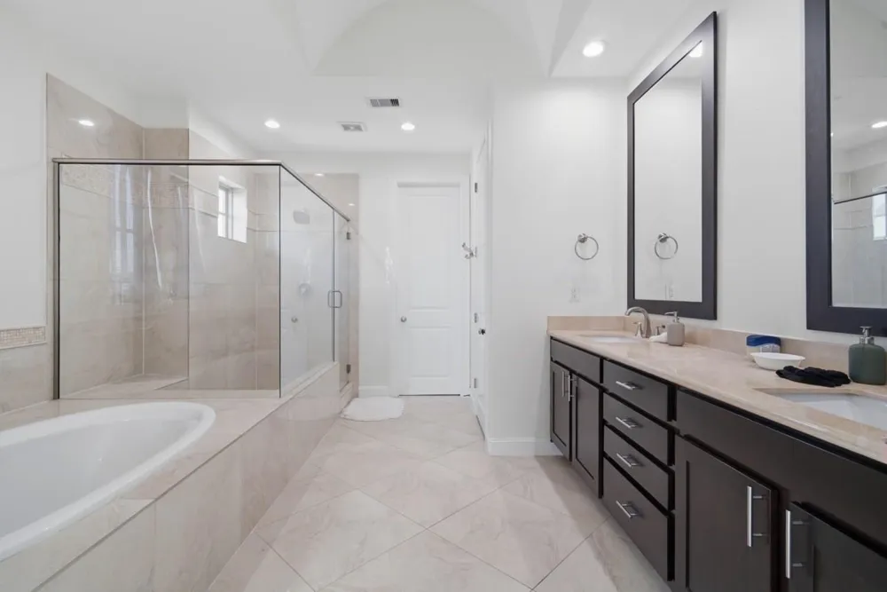 2705 Arabelle Grove Houston, TX 77007