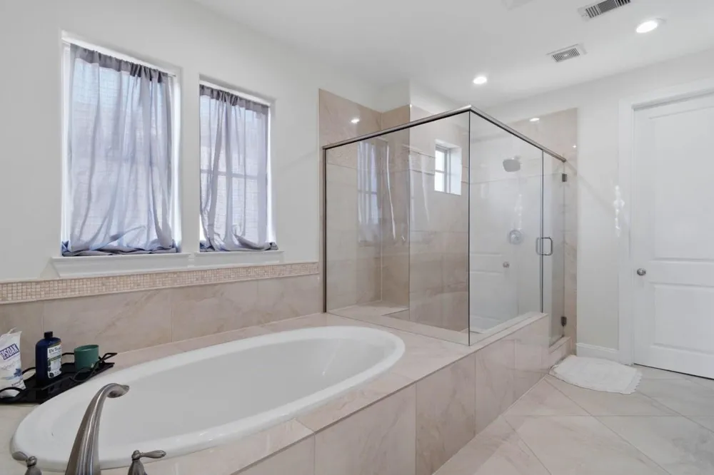 2705 Arabelle Grove Houston, TX 77007