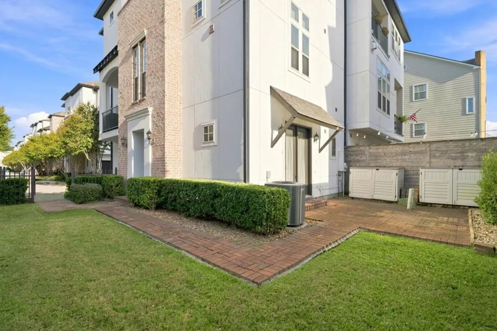 2705 Arabelle Grove Houston, TX 77007