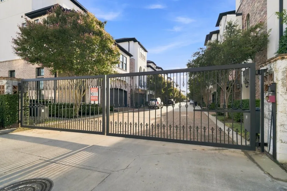 2705 Arabelle Grove Houston, TX 77007