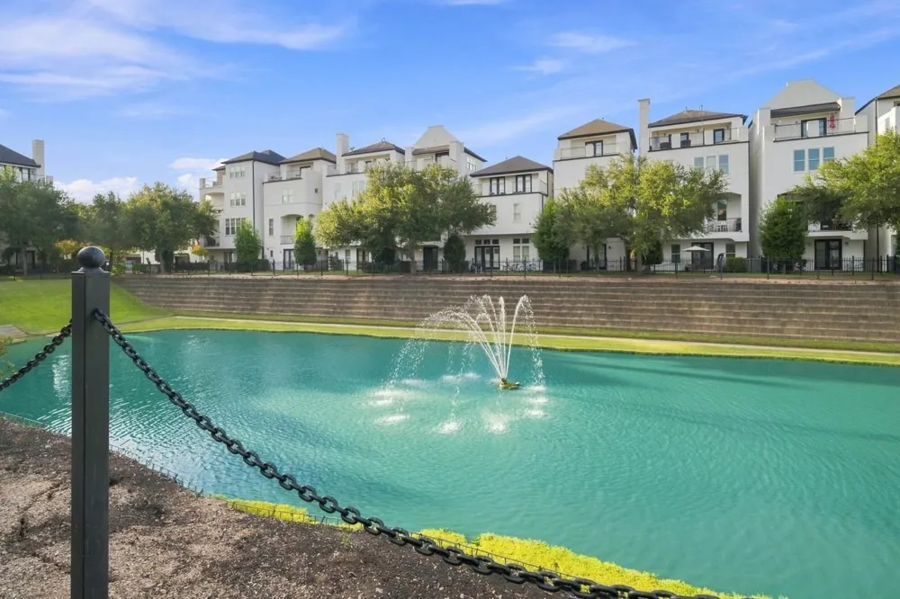 2705 Arabelle Grove Houston, TX 77007