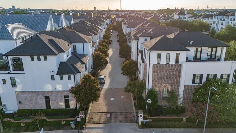 2705 Arabelle Grove Houston, TX 77007
